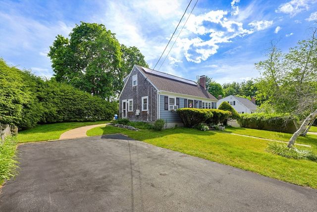 4 Meadow Ln, Walpole, MA 02081