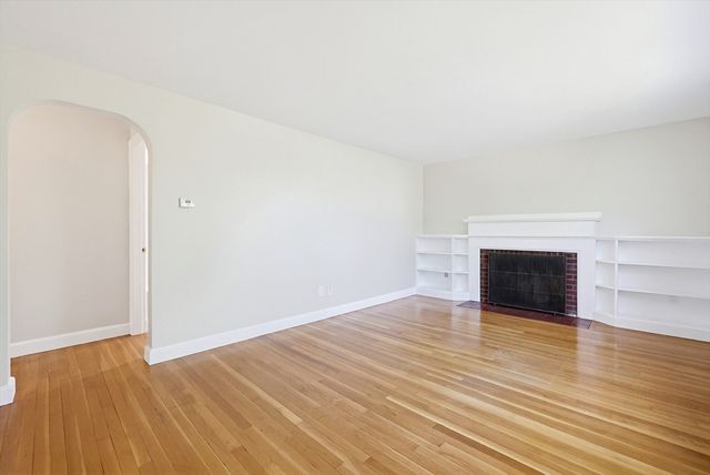 4 Meadow Ln, Walpole, MA 02081