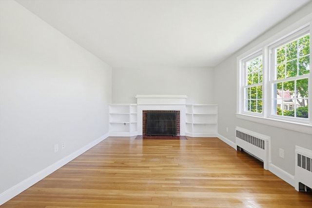 4 Meadow Ln, Walpole, MA 02081