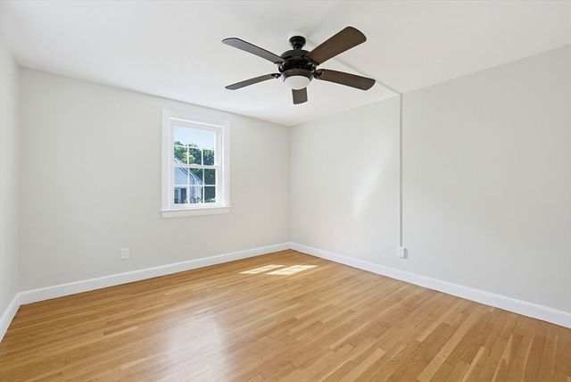 4 Meadow Ln, Walpole, MA 02081