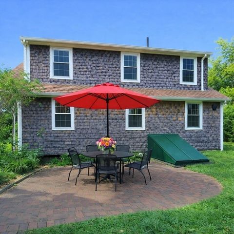 4 Meadow Ln, Walpole, MA 02081