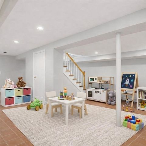 4 Meadow Ln, Walpole, MA 02081