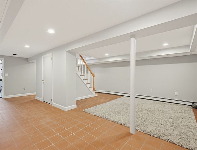 4 Meadow Ln, Walpole, MA 02081