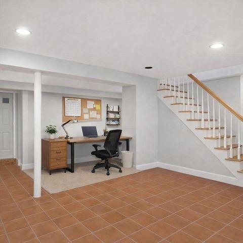 4 Meadow Ln, Walpole, MA 02081
