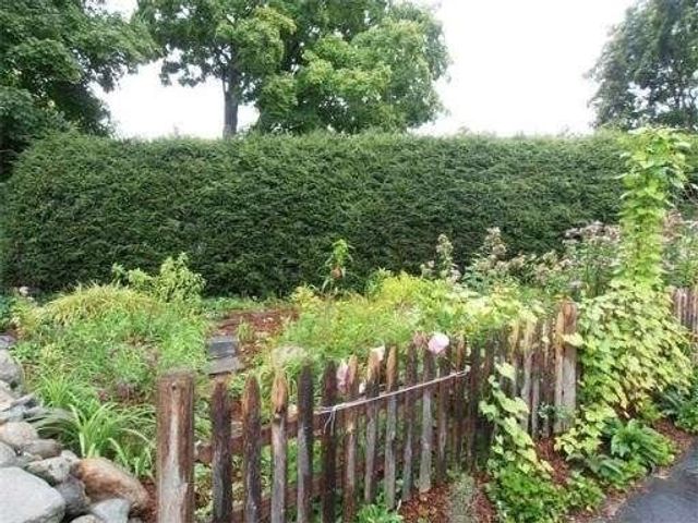 4 Meadow Ln, Walpole, MA 02081