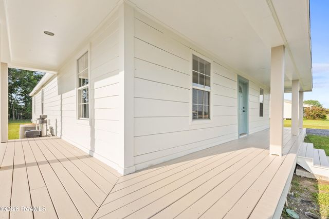 428 Nonc Lol Road, Arnaudville, LA 70512