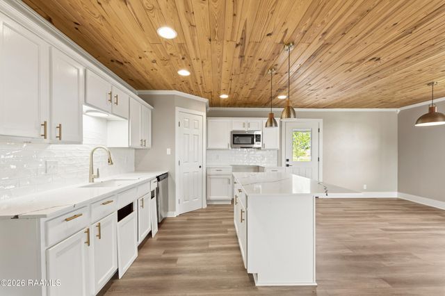 428 Nonc Lol Road, Arnaudville, LA 70512