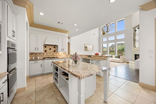 27 Tioga Place, The Woodlands, TX 77375