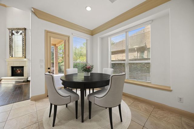 27 Tioga Place, The Woodlands, TX 77375