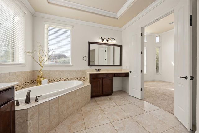 27 Tioga Place, The Woodlands, TX 77375