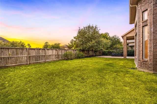 27 Tioga Place, The Woodlands, TX 77375
