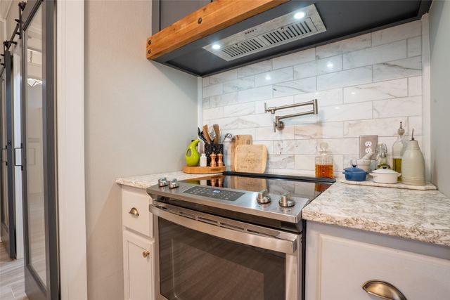 9000 Woodlawn Drive, Granbury, TX 76049