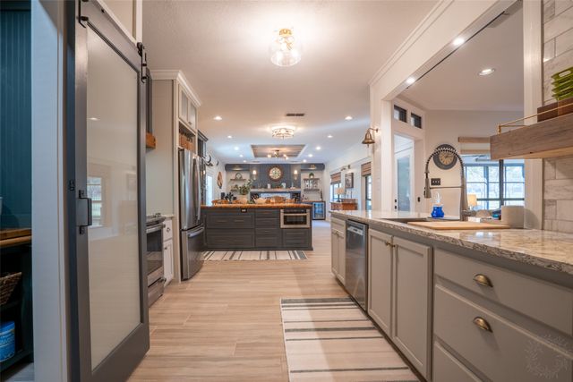 9000 Woodlawn Drive, Granbury, TX 76049