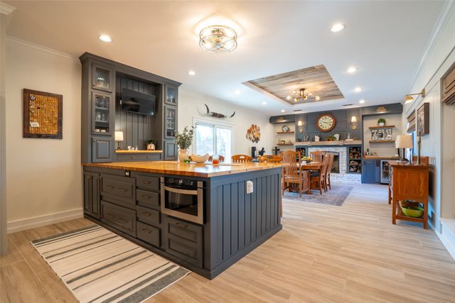 9000 Woodlawn Drive, Granbury, TX 76049