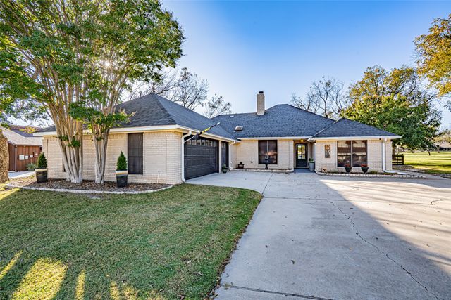 9000 Woodlawn Drive, Granbury, TX 76049