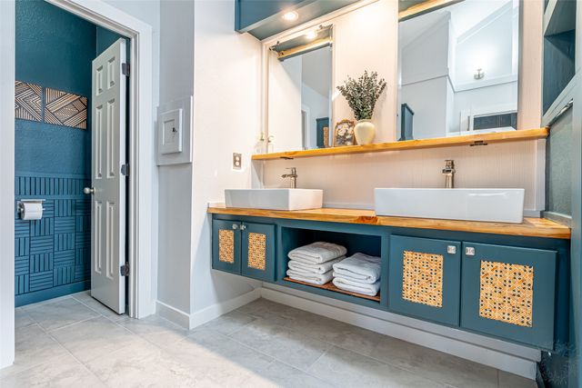 9000 Woodlawn Drive, Granbury, TX 76049