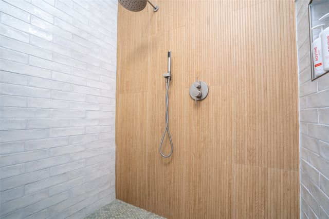 9000 Woodlawn Drive, Granbury, TX 76049