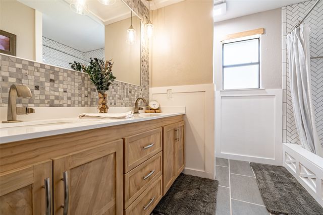 9000 Woodlawn Drive, Granbury, TX 76049