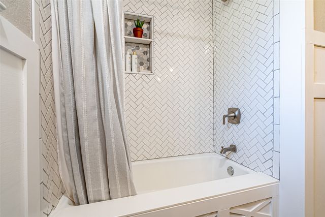 9000 Woodlawn Drive, Granbury, TX 76049