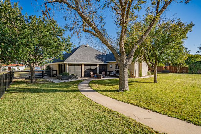 9000 Woodlawn Drive, Granbury, TX 76049