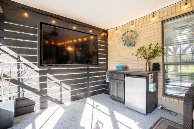 9000 Woodlawn Drive, Granbury, TX 76049