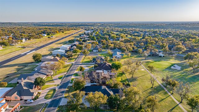 9000 Woodlawn Drive, Granbury, TX 76049
