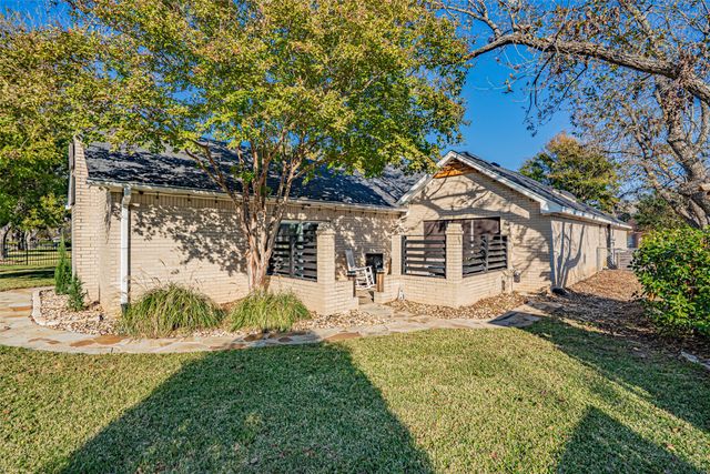 9000 Woodlawn Drive, Granbury, TX 76049