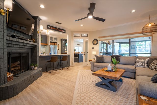 9000 Woodlawn Drive, Granbury, TX 76049