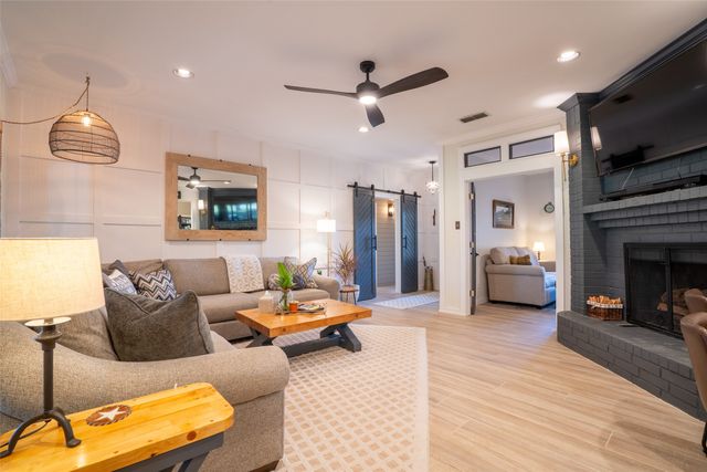 9000 Woodlawn Drive, Granbury, TX 76049