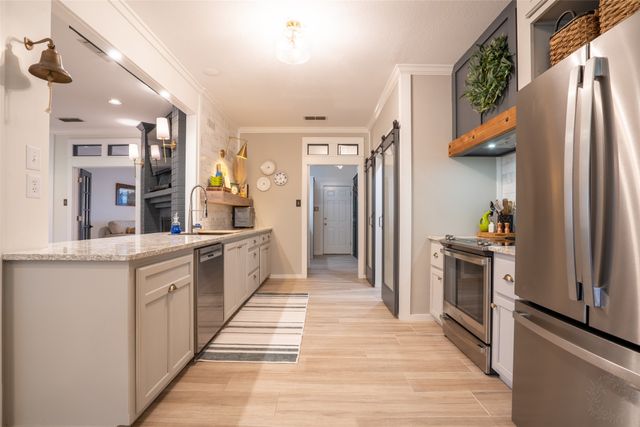 9000 Woodlawn Drive, Granbury, TX 76049