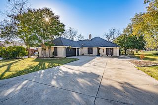 9000 Woodlawn Drive, Granbury, TX 76049