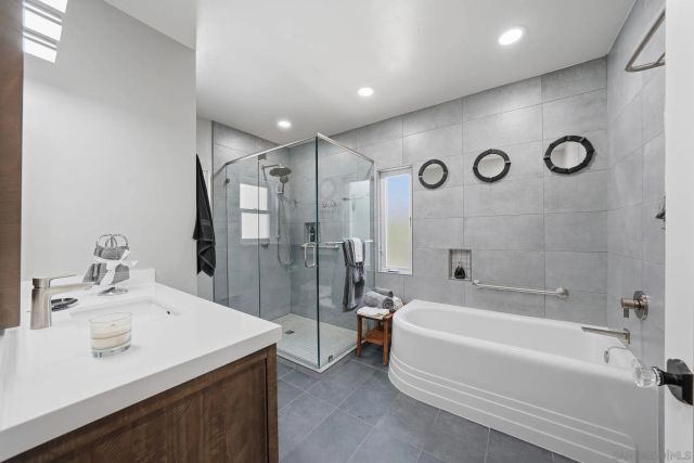 3222 Curtis, San Diego, CA 92106