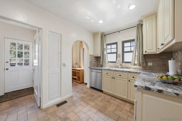 3222 Curtis, San Diego, CA 92106