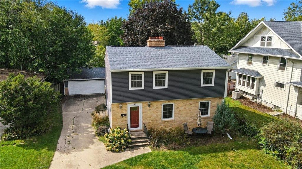 250 Sheridan Road, Waterloo, IA 50701