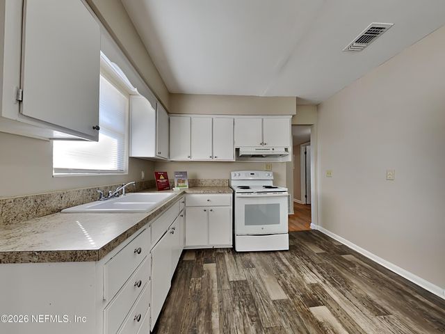 6332 ROMILLY Drive, Jacksonville, FL 32210