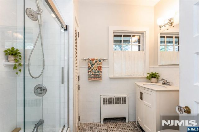 255 Park 2, Montclair, NJ 07043