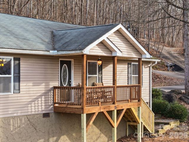 76 Hershel Lane, Swannanoa, NC 28778
