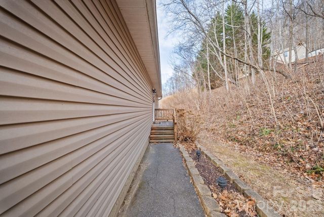 76 Hershel Lane, Swannanoa, NC 28778