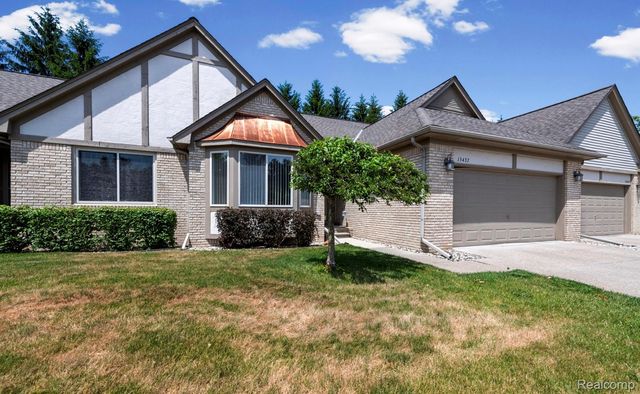 15437 Pebble Pointe Drive, Clinton Charter Township, MI 48038