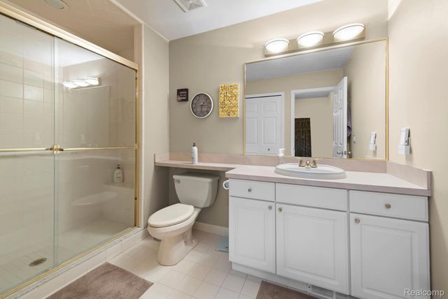 15437 Pebble Pointe Drive, Clinton Charter Township, MI 48038