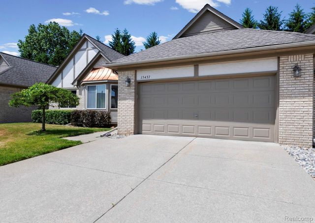 15437 Pebble Pointe Drive, Clinton Charter Township, MI 48038