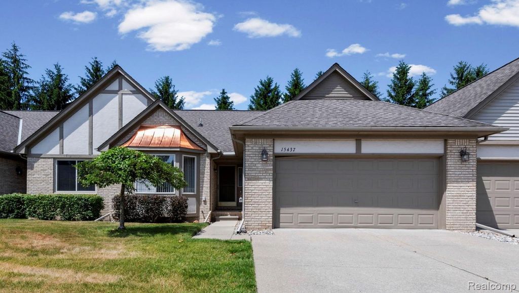 15437 Pebble Pointe Drive, Clinton Charter Township, MI 48038