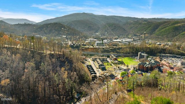 215 Circle Drive, Gatlinburg, TN 37738