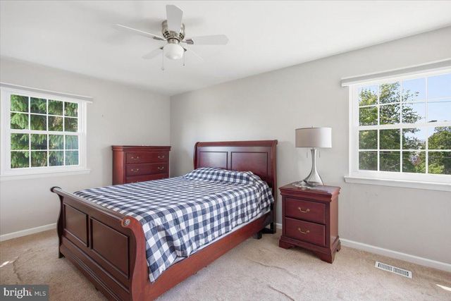 10882 KNIGHTS RD, Philadelphia, PA 19154