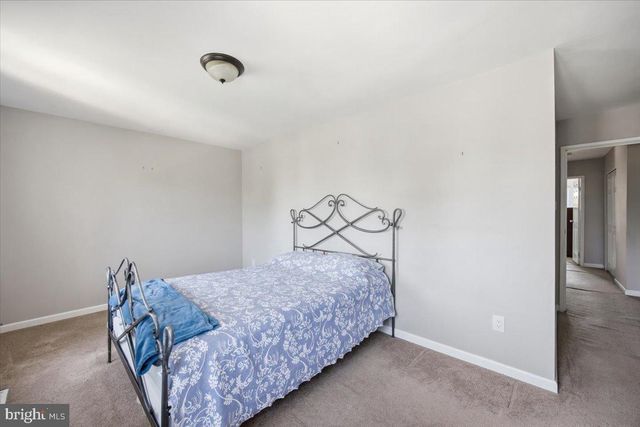 10882 KNIGHTS RD, Philadelphia, PA 19154