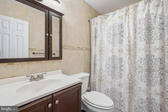 10882 KNIGHTS RD, Philadelphia, PA 19154