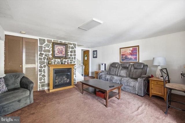 10882 KNIGHTS RD, Philadelphia, PA 19154