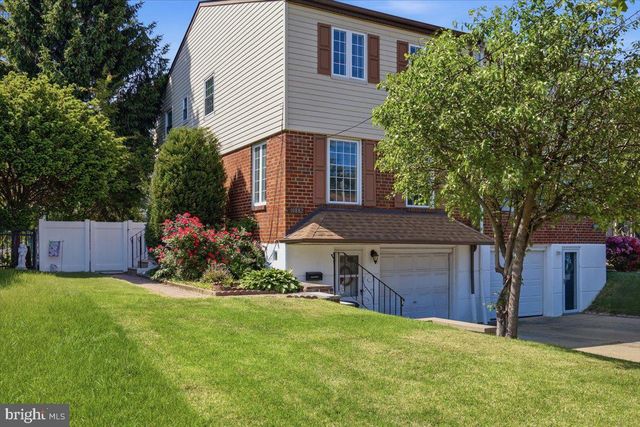 10882 KNIGHTS RD, Philadelphia, PA 19154