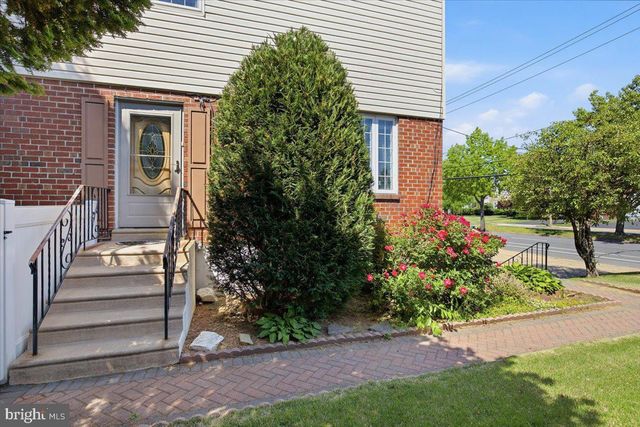 10882 KNIGHTS RD, Philadelphia, PA 19154