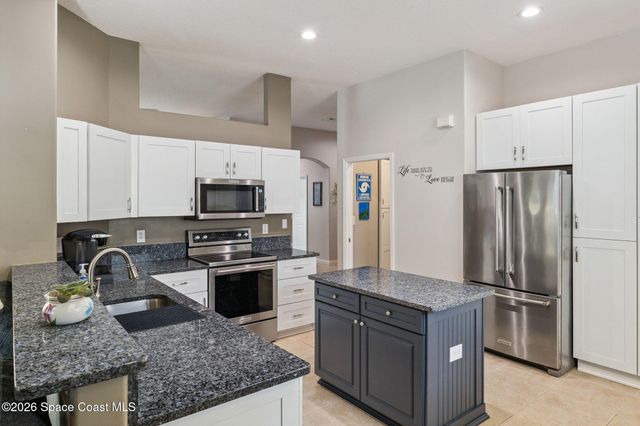 409 Gardendale Circle SE, Palm Bay, FL 32909